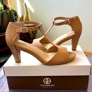 Giani Bernini Memory Foam T-Strap Heels / Size 8.5W